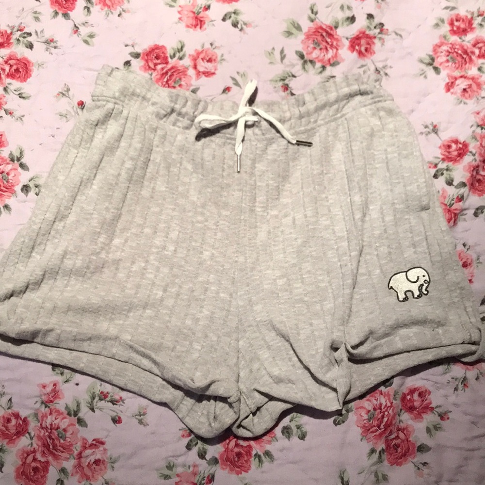 IVORY ELLA gray shorts